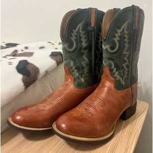Old West boots round toe green coloring.